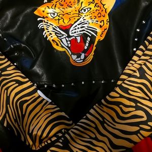 2x runs small like a 1x .This jacket is new never worn.
